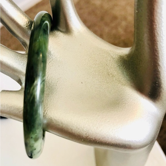 Vintage Green Stone Bangle Bracelet - Picture 10 of 17